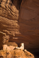 Arizona: Chinle, Canyon de Chelly National Monument, Canyon del Muerto, Mummy Cave, Anasazi ruins (earliest dating AD 306)
