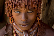 Gombela, Hamar woman wearing the necklace of a first wife